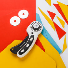 Load image into Gallery viewer, AGPtek 45mmRotary Cutter with 7 Replacement Rotary Blades & Safety Lock for Precise Cutting Ideal for Sewing Fabric Leather Quilting & More